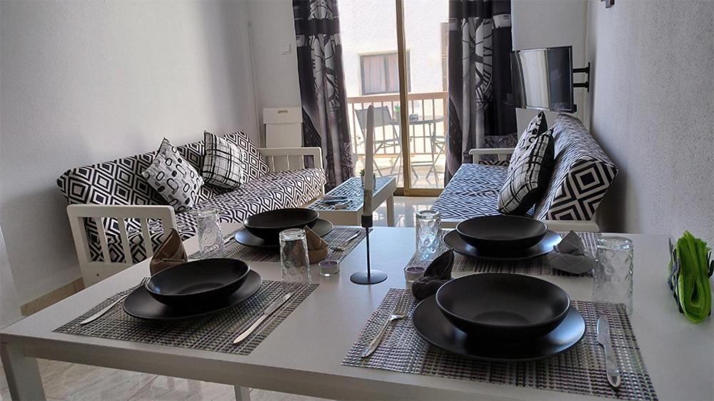 Special Offer -50 Percent Off - Square Apartament