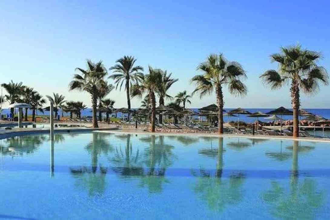 Special Offer -50 Percent Off - Square Apartament